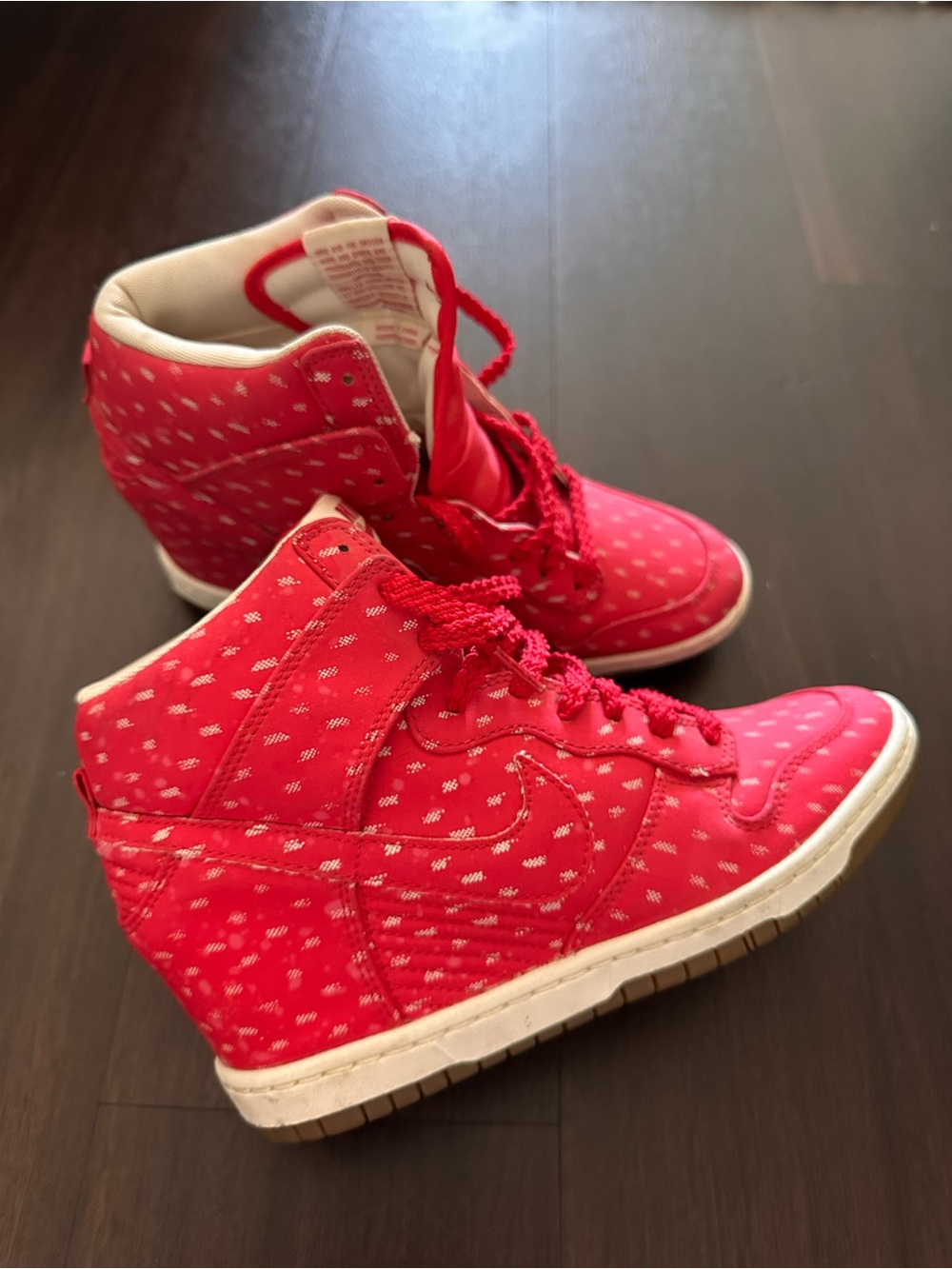 Nike Dunk Sky Hi Print sneakers in the "Hyper Red" size 8.5